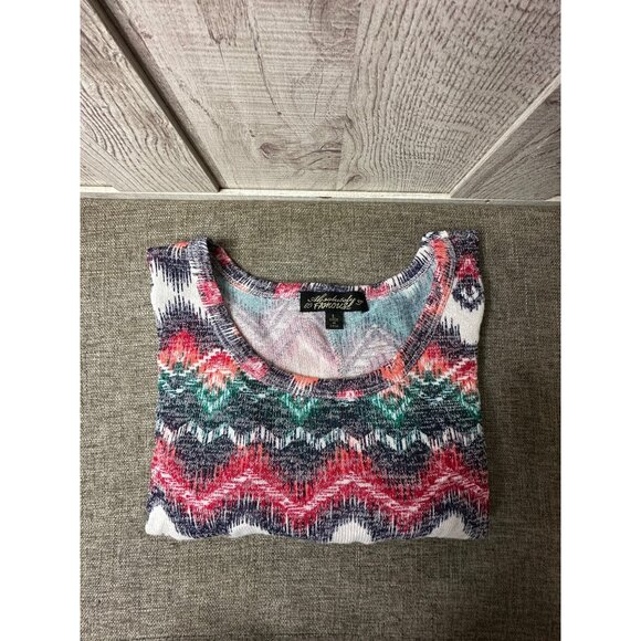 Absolutely Famous Womens Multicolor Chevron Pattern Short Sleeve Top Size L - Picture 3 of 7